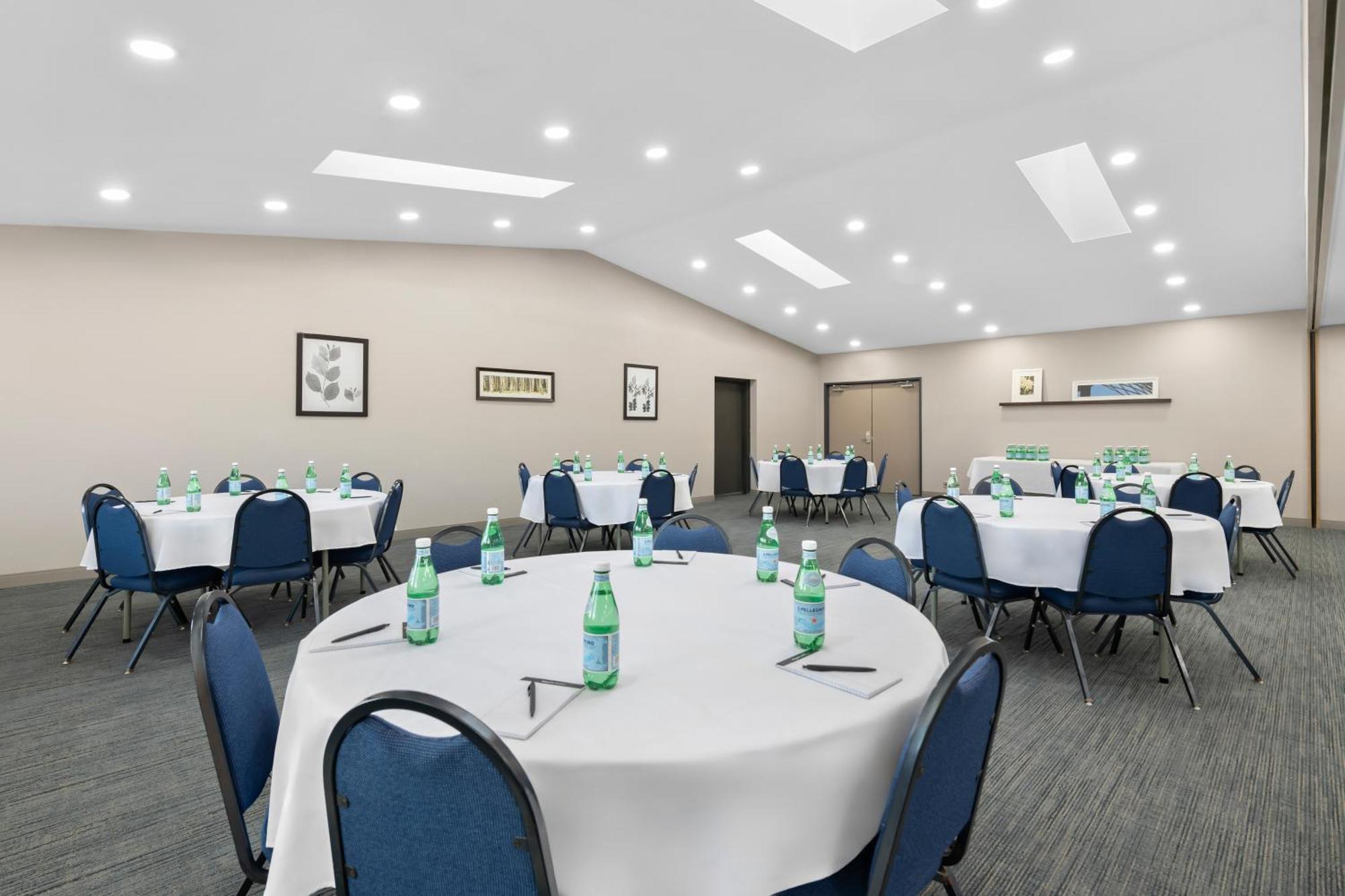 Country Inn & Suites By Radisson, Coon Rapids, Mn Bagian luar foto